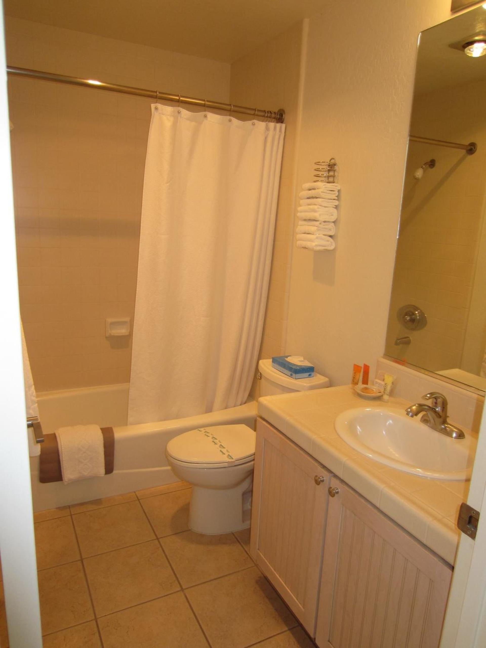 Carousel Beach Inn photo 7