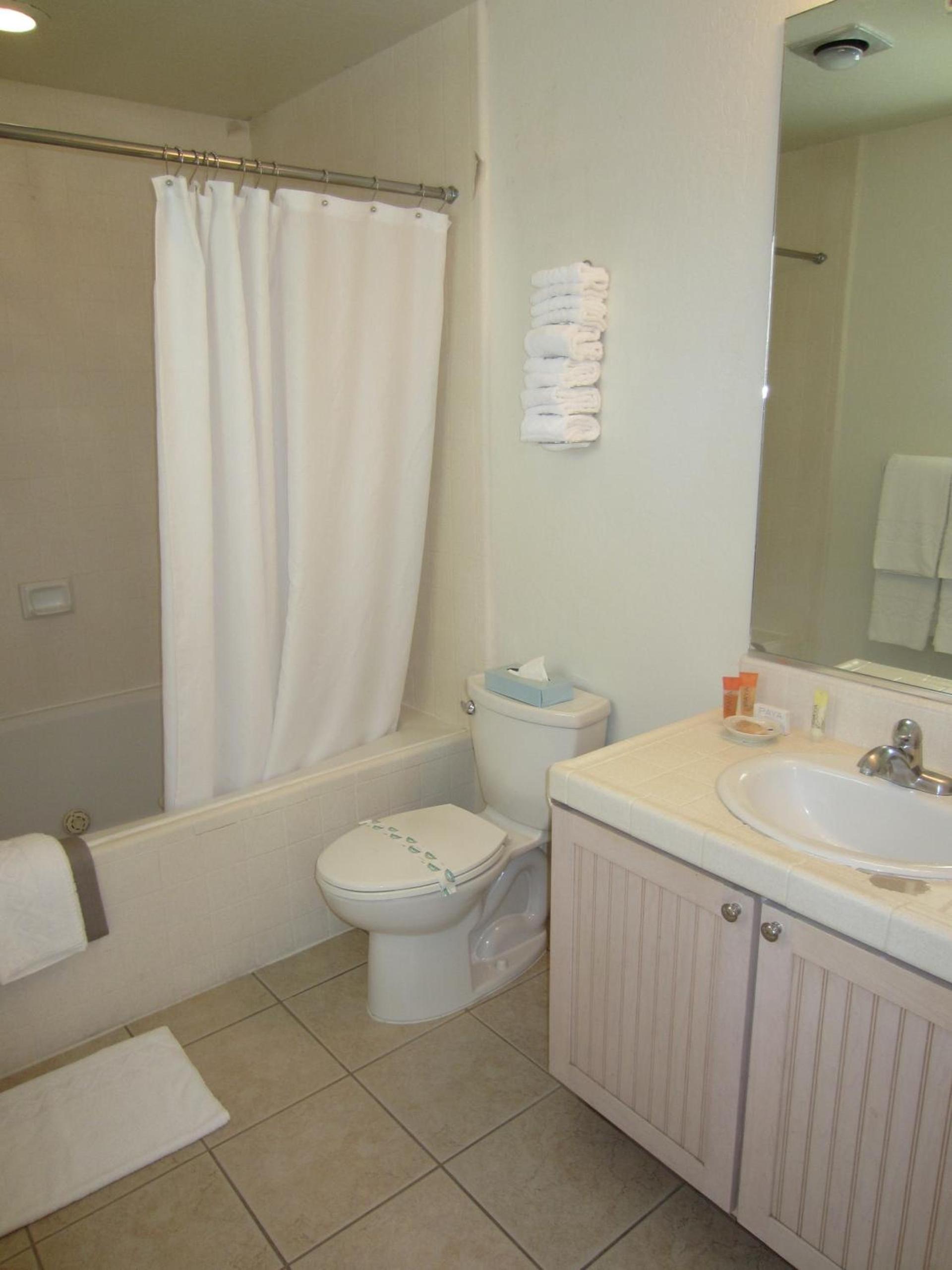 Carousel Beach Inn photo 39