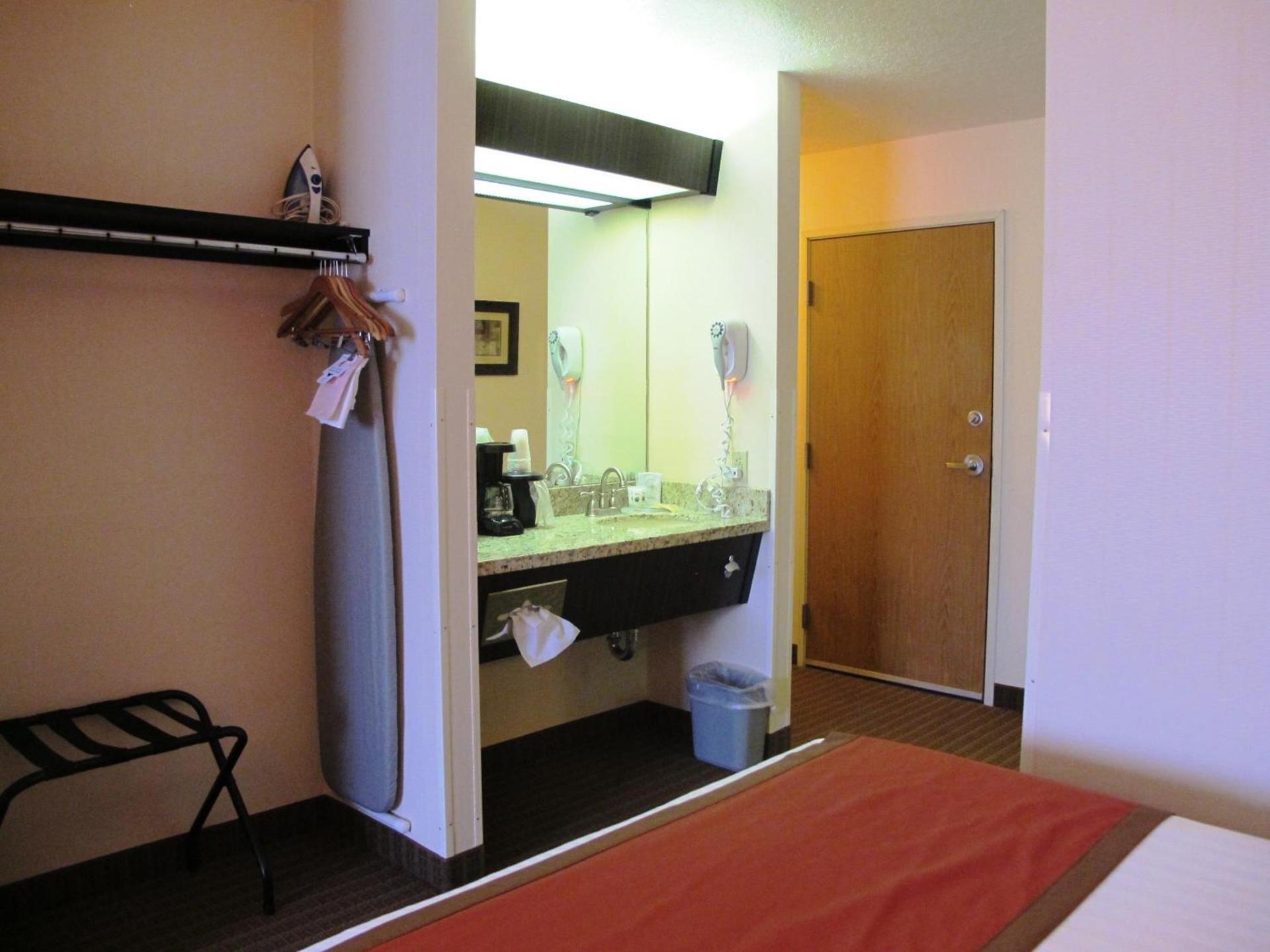Garner Hotel Boise Airport by IHG photo 18