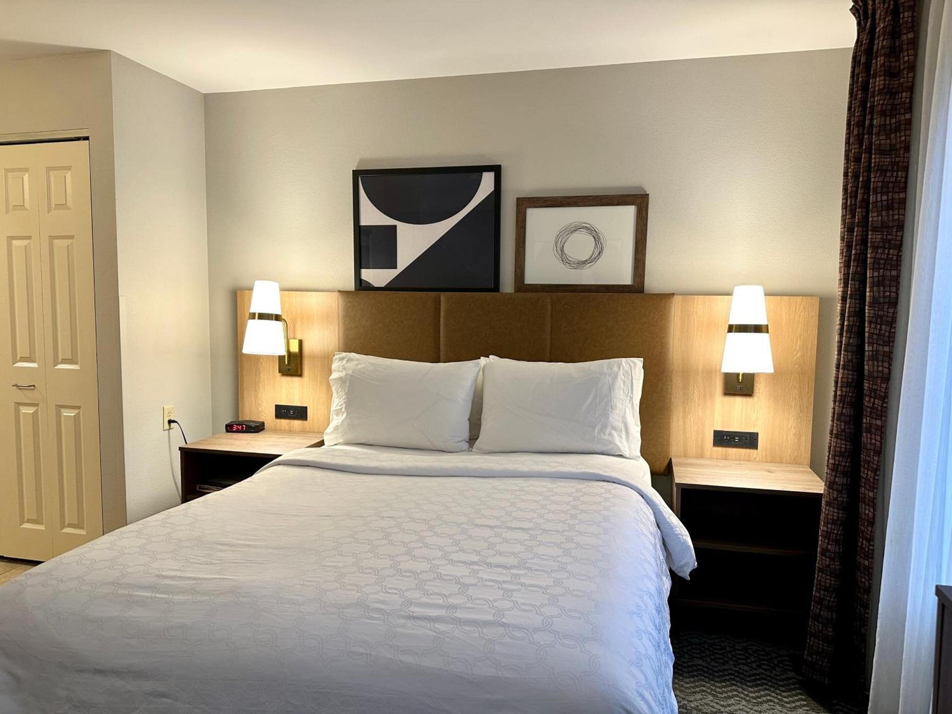 Staybridge Suites Milwaukee West-Oconomowoc by IHG photo 96