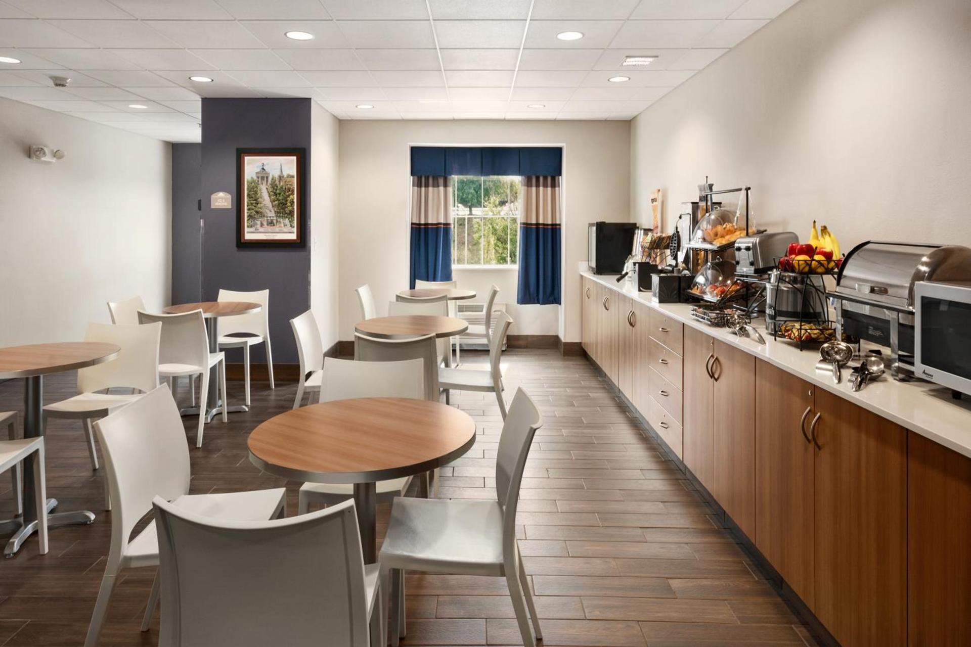 Microtel Inn & Suites by Wyndham photo 15