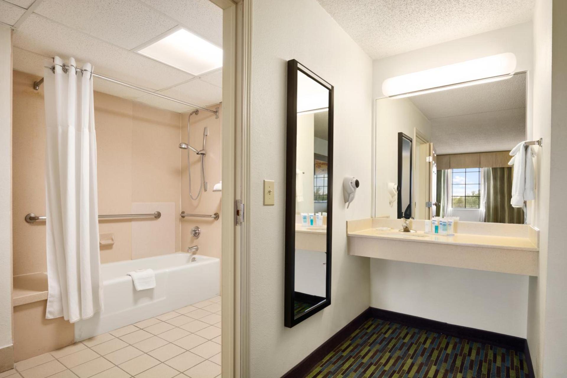 Wyndham Garden Wichita Downtown photo 48