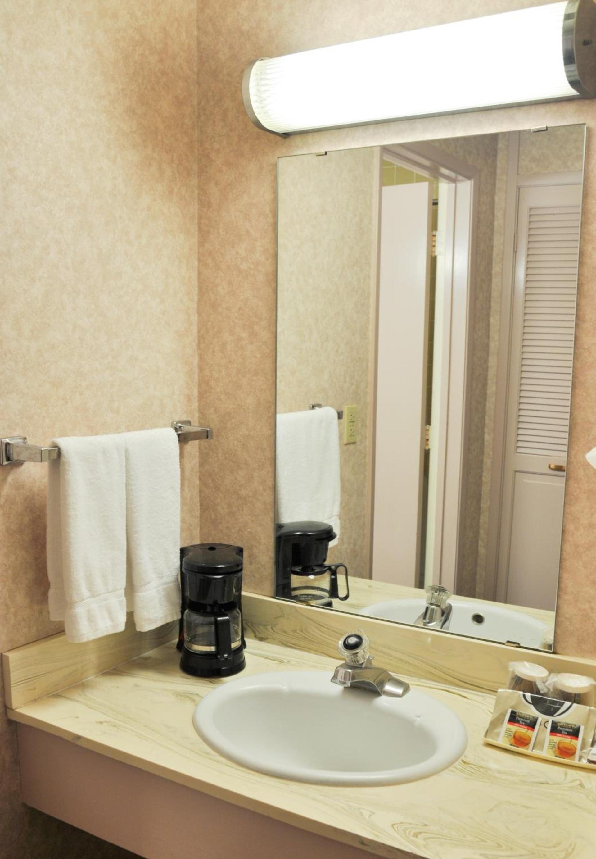 Piccadilly Inn Airport photo 12
