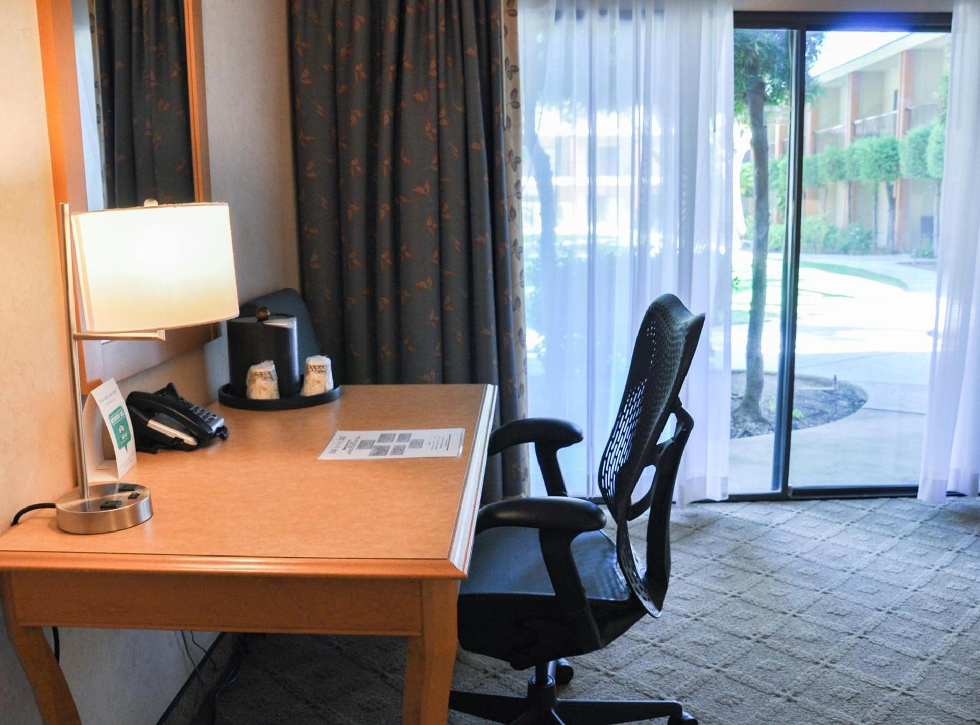 Piccadilly Inn Airport photo 16