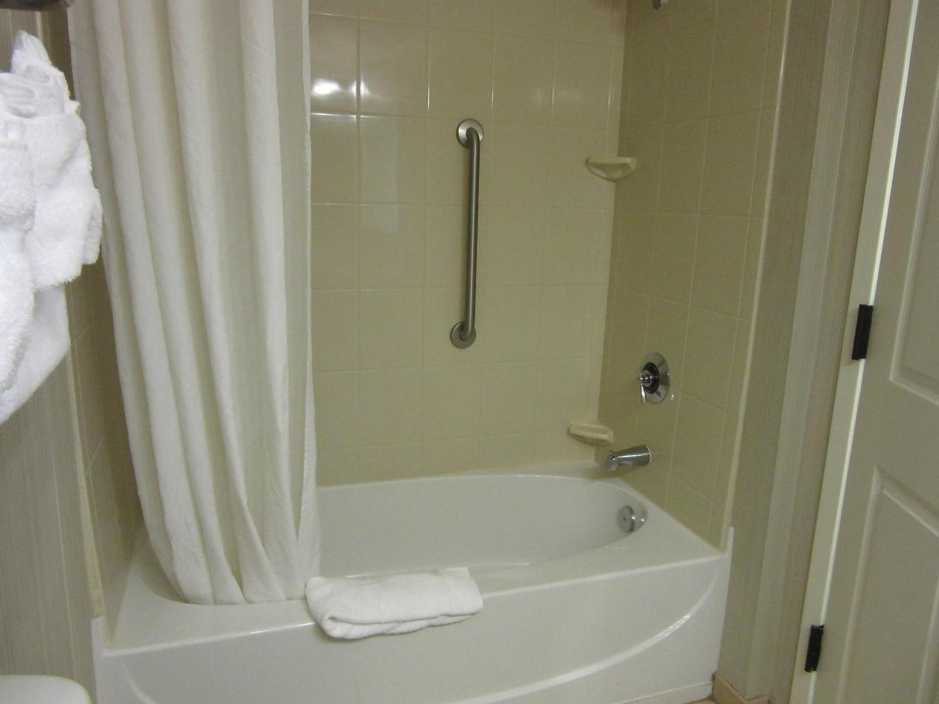 Wingate by Wyndham Charleston Southern University photo 12