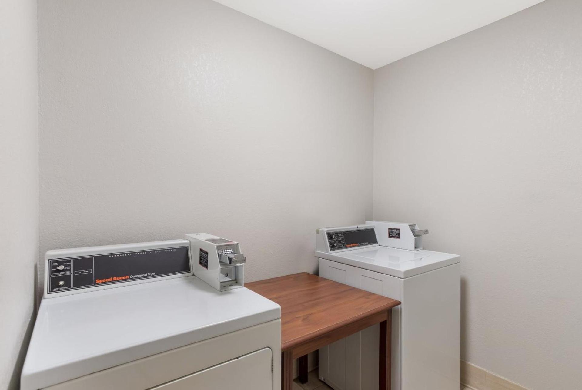 Red Roof Inn & Suites Corbin photo 41