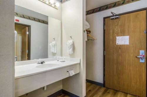 Quality Inn Port Orchard photo 37