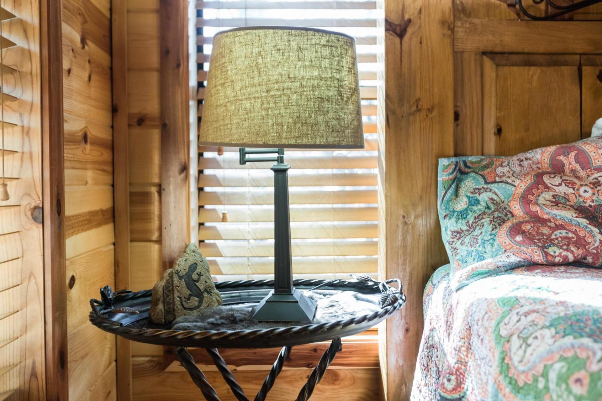 Leaping Lizard Lodge 4 bdrm 3 and a half Bth, Hot tub, Fireplaces, Swing Set, Gameroom photo 31