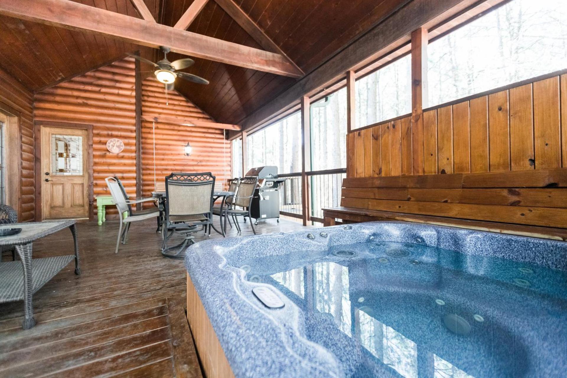 Leaping Lizard Lodge 4 bdrm 3 and a half Bth, Hot tub, Fireplaces, Swing Set, Gameroom photo 59