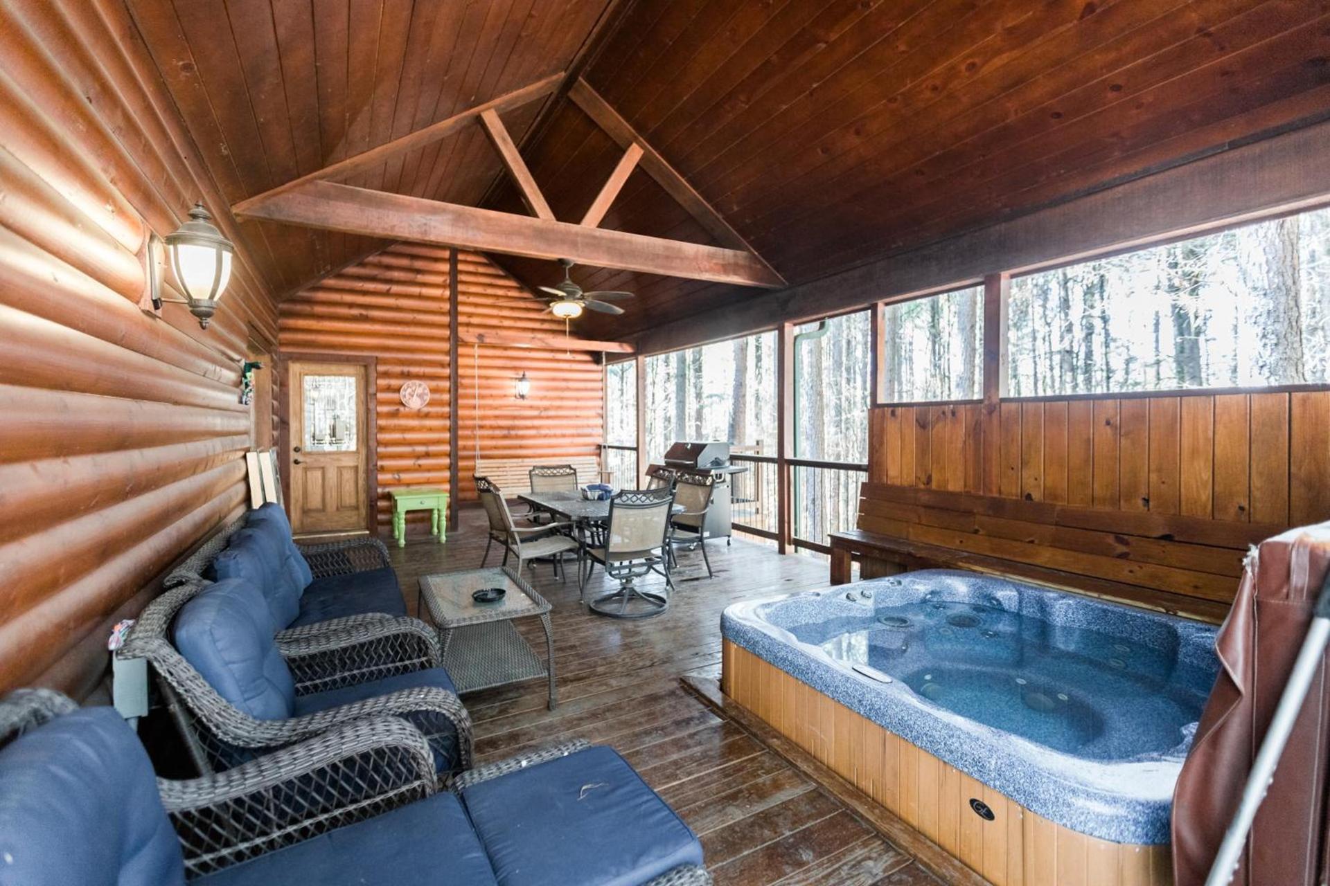 Leaping Lizard Lodge 4 bdrm 3 and a half Bth, Hot tub, Fireplaces, Swing Set, Gameroom photo 60