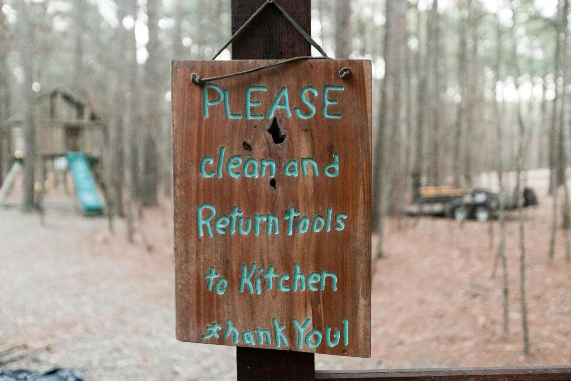 Leaping Lizard Lodge 4 bdrm 3 and a half Bth, Hot tub, Fireplaces, Swing Set, Gameroom photo 68