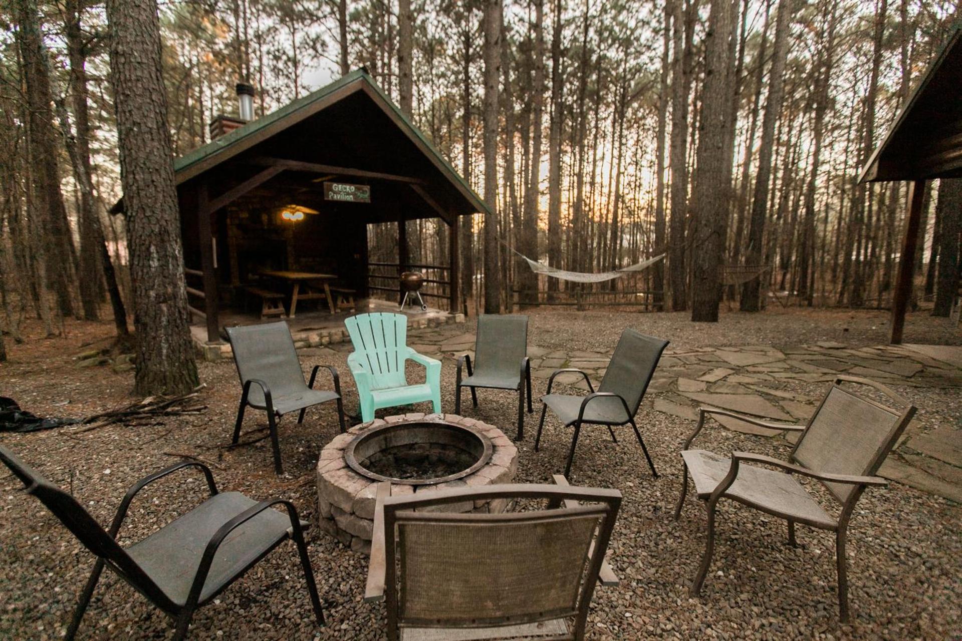 Leaping Lizard Lodge 4 bdrm 3 and a half Bth, Hot tub, Fireplaces, Swing Set, Gameroom photo 72