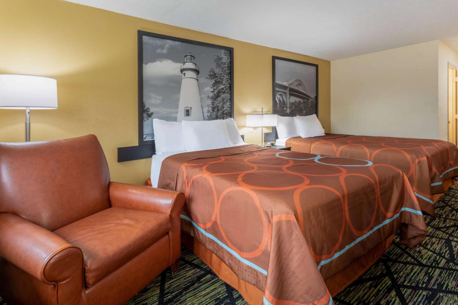 Super 8 by Wyndham Wooster photo 12