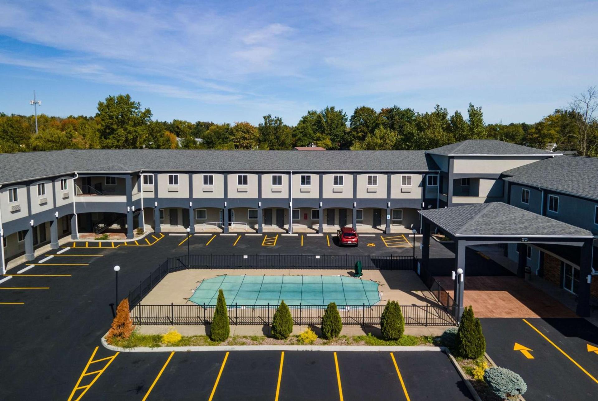 Days Inn & Suites by Wyndham Niagara Falls/Buffalo photo 1
