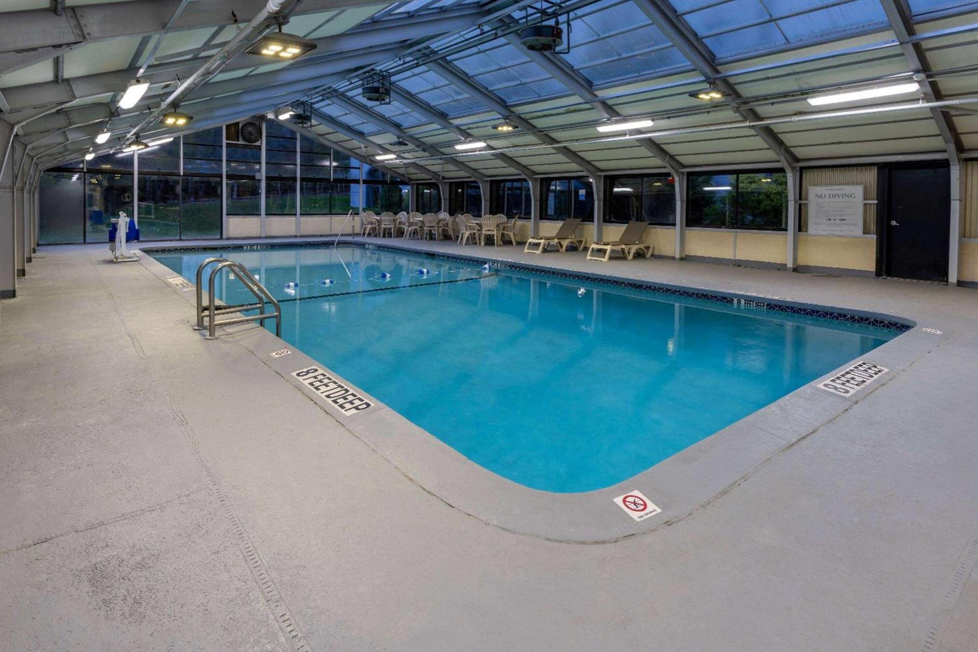 Baymont by Wyndham White Plains - Elmsford photo 8