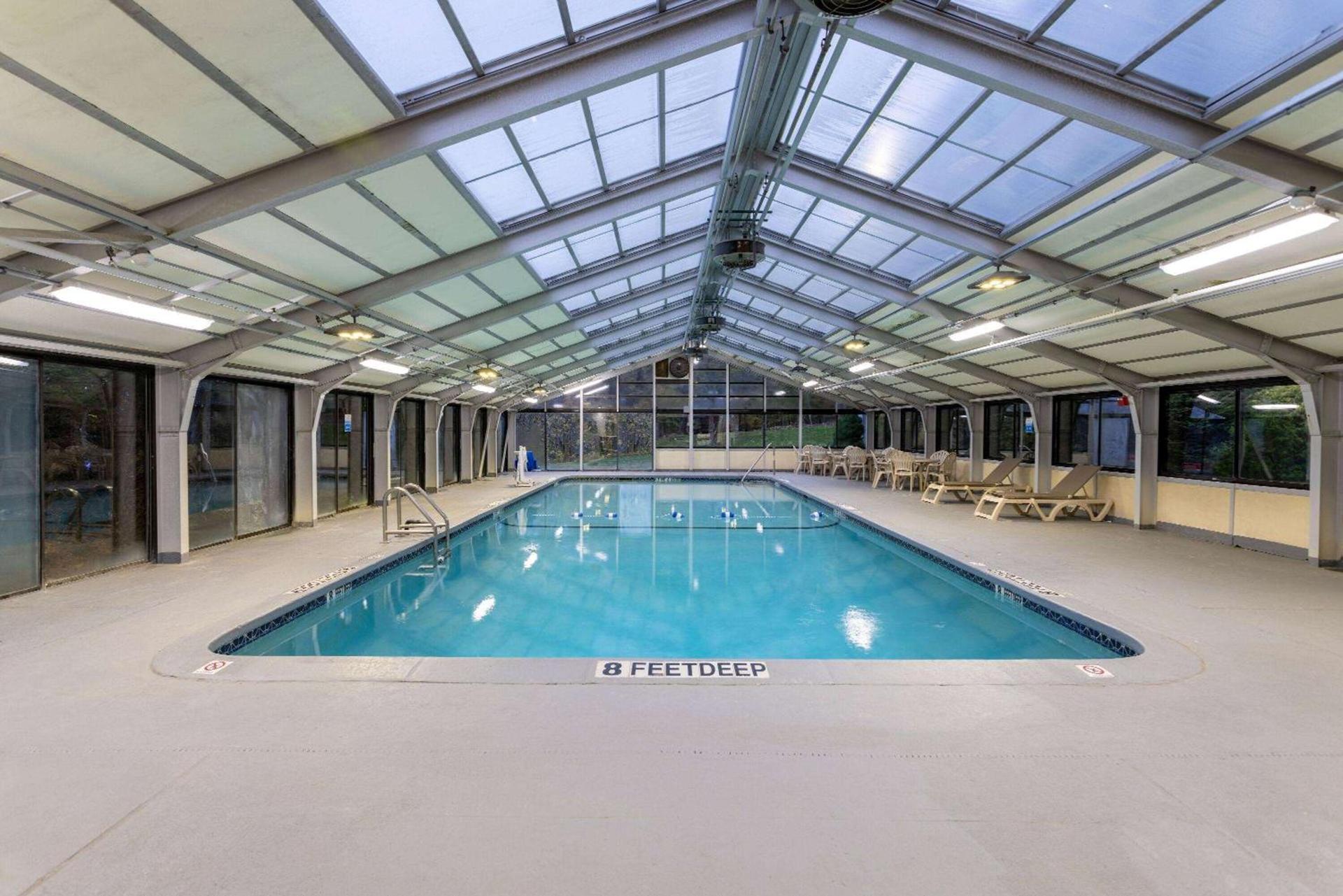 Baymont by Wyndham White Plains - Elmsford photo 9