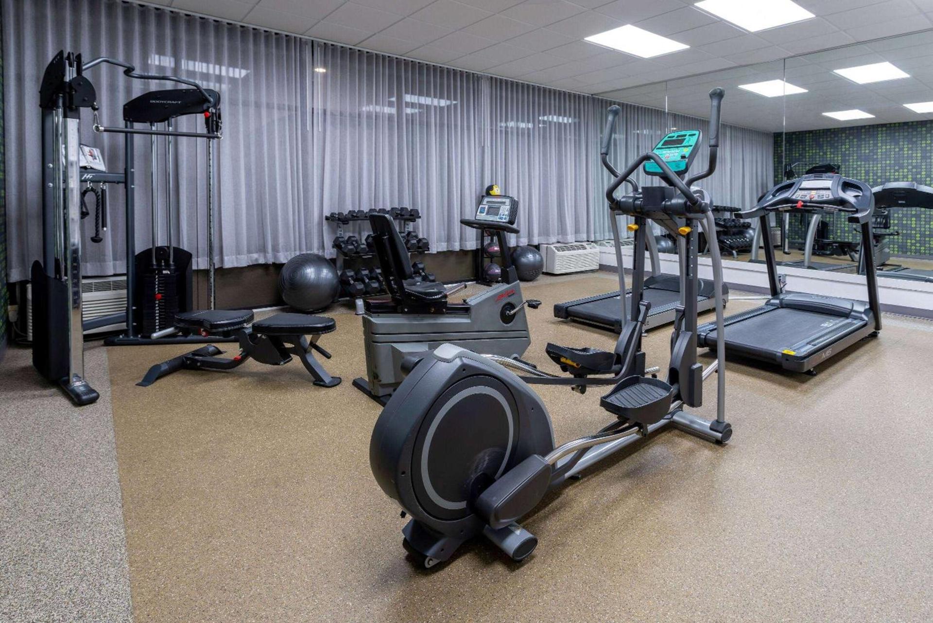 Baymont by Wyndham White Plains - Elmsford photo 10