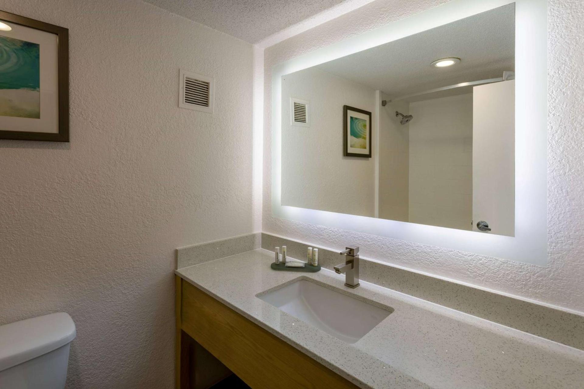 Baymont by Wyndham White Plains - Elmsford photo 18