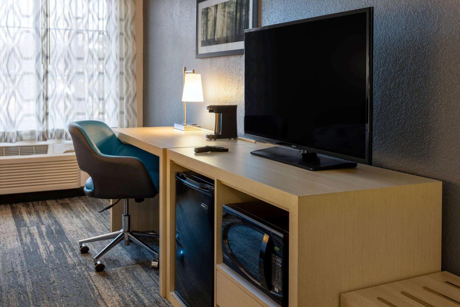 Baymont by Wyndham White Plains - Elmsford photo 14