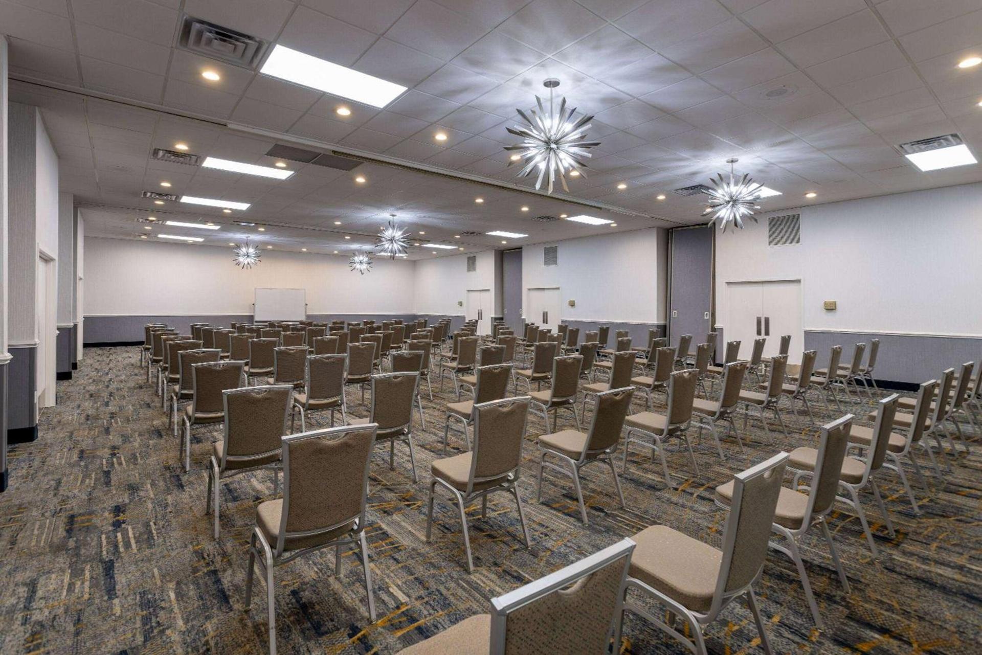 Baymont by Wyndham White Plains - Elmsford photo 25