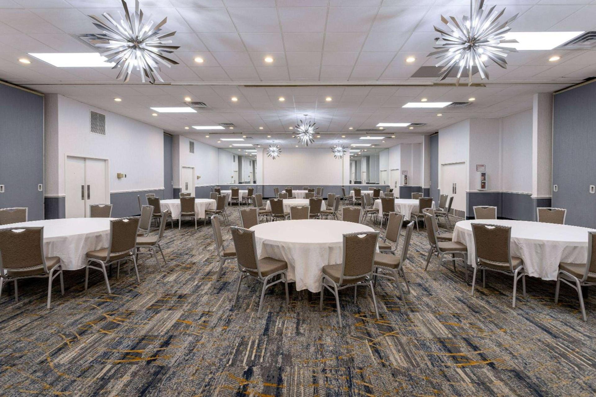 Baymont by Wyndham White Plains - Elmsford photo 26