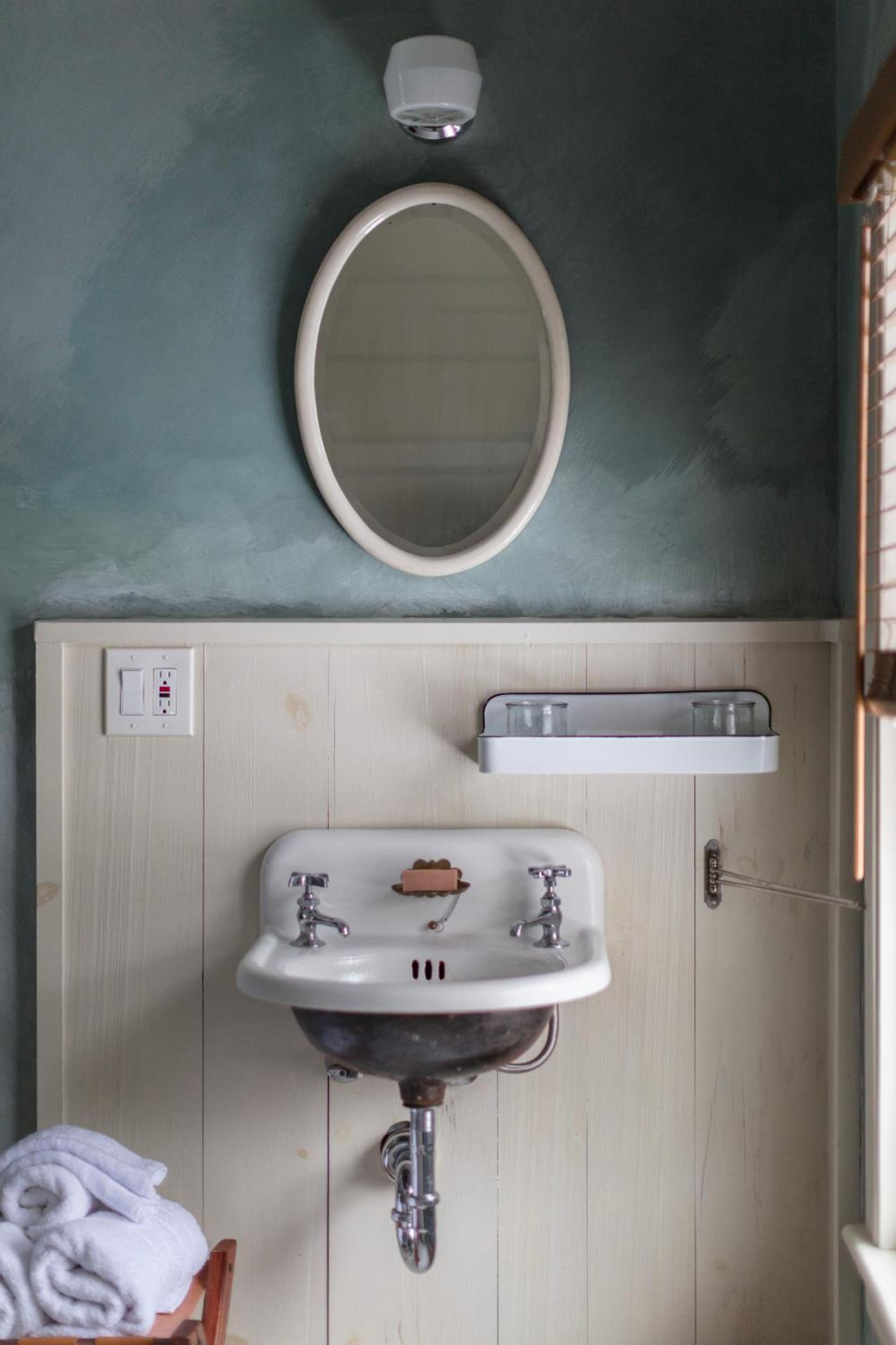 Howland House photo 3