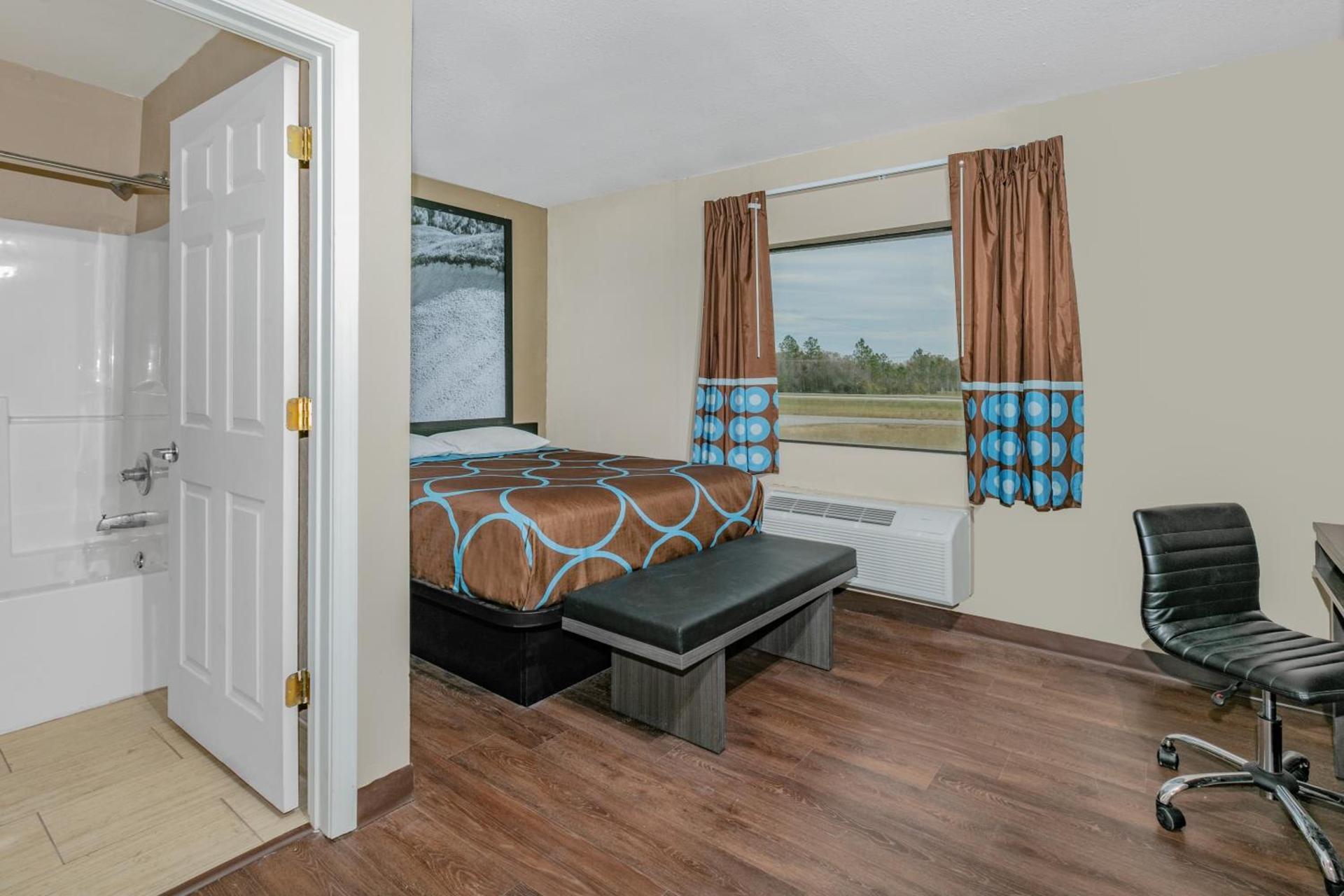 Super 8 by Wyndham Moss Point photo 23