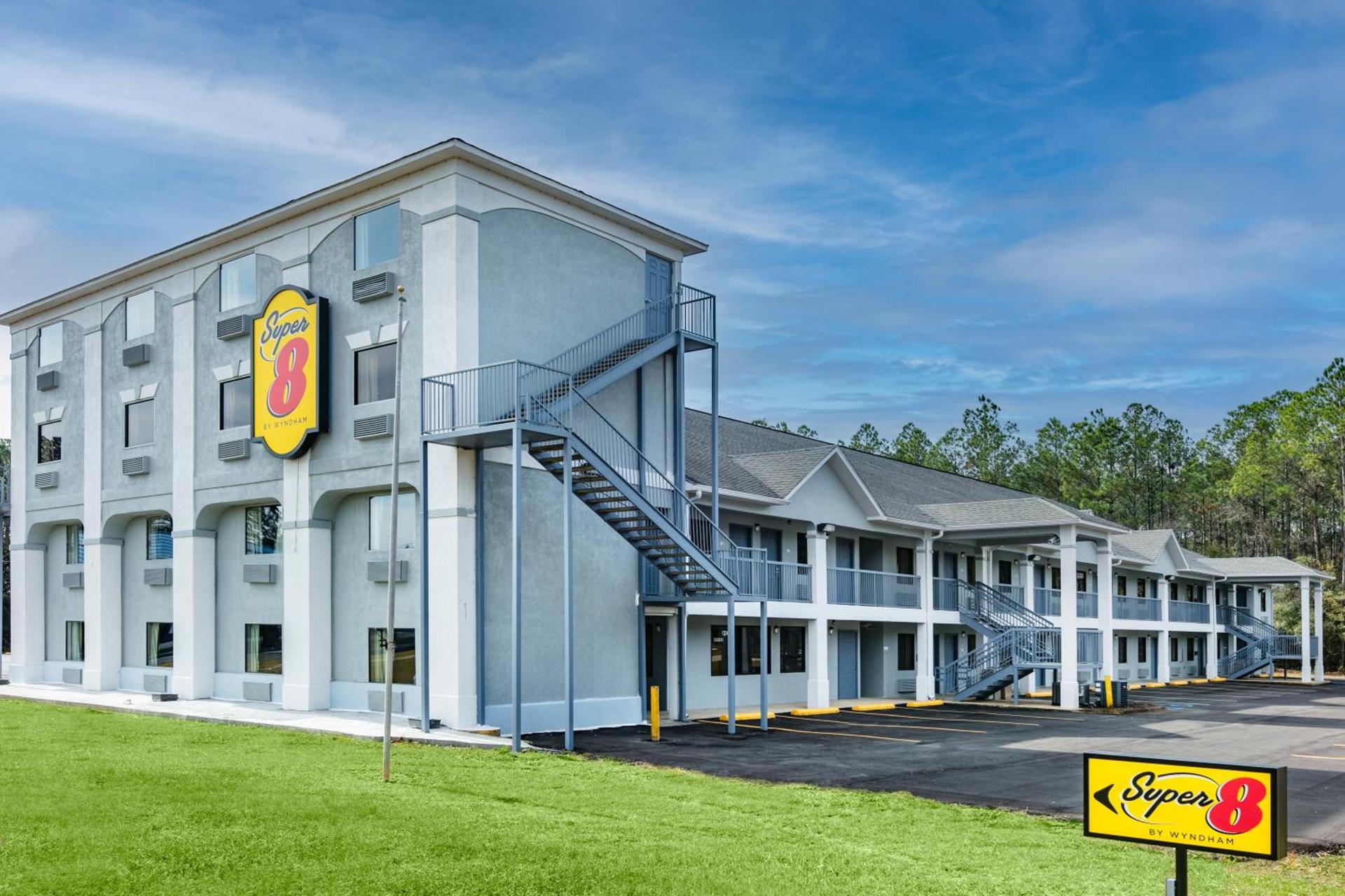Super 8 by Wyndham Moss Point photo 32