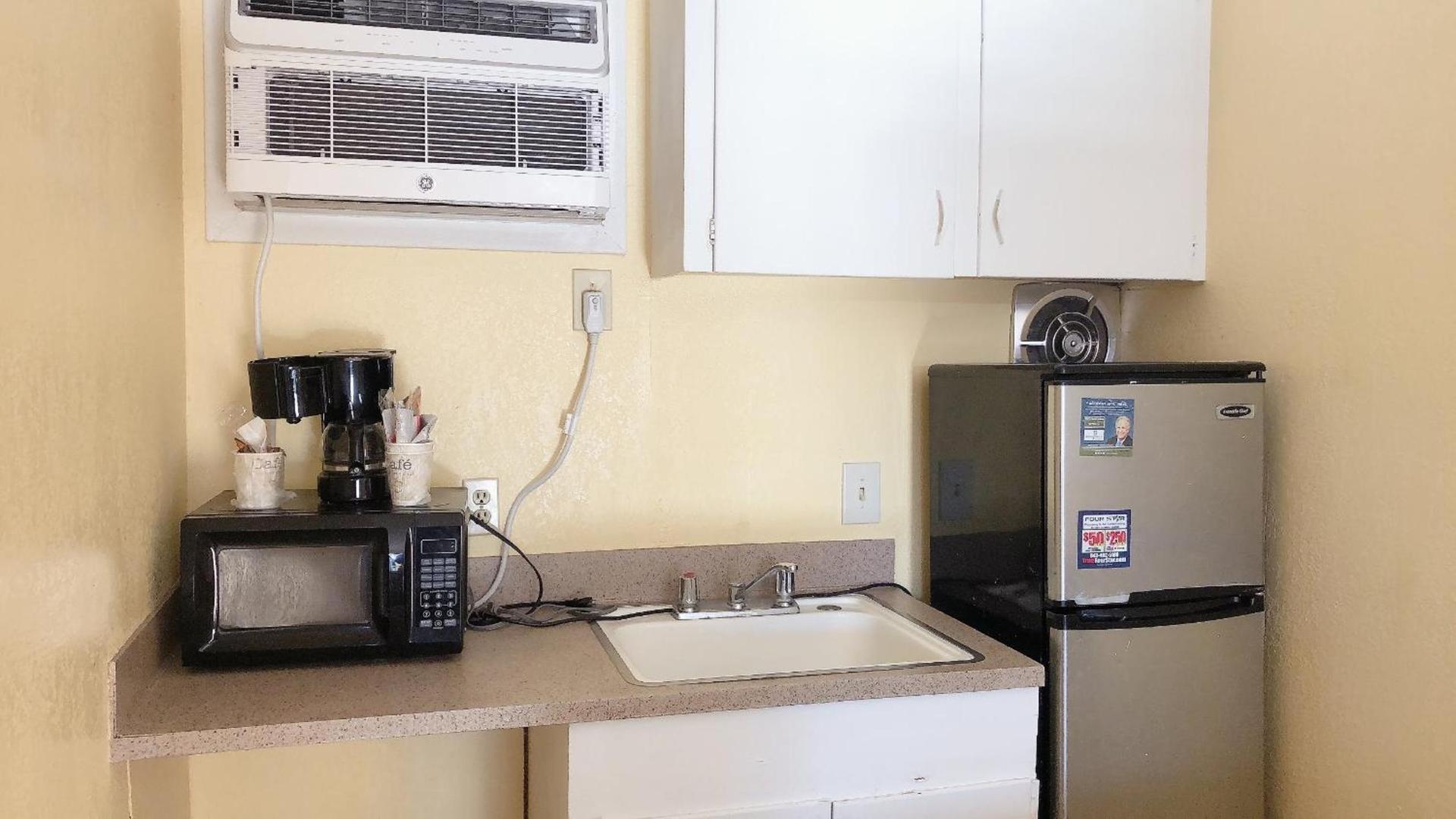 Royal Palace Inn and Suites Myrtle Beach Ocean Blvd photo 20