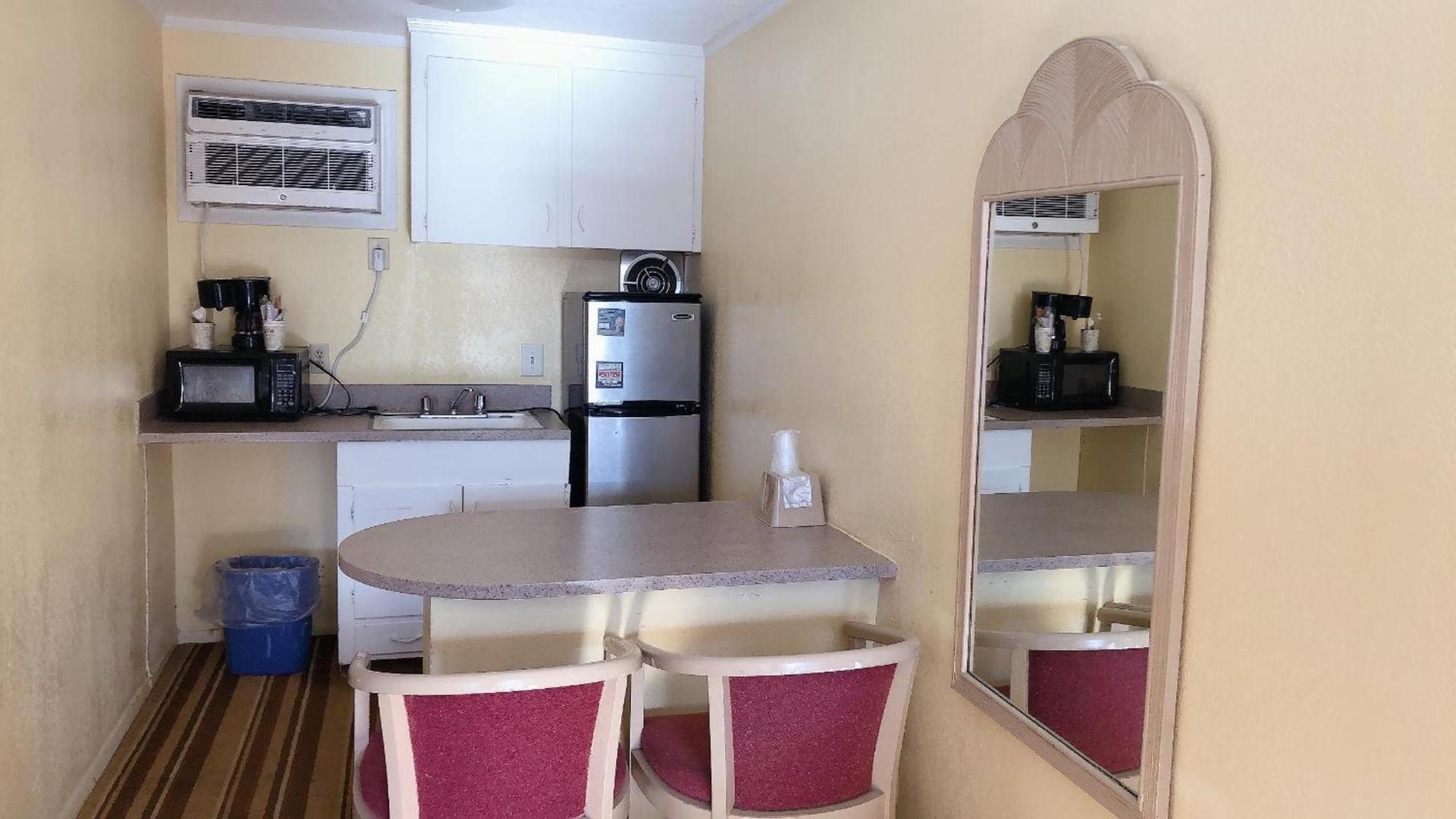 Royal Palace Inn and Suites Myrtle Beach Ocean Blvd photo 19