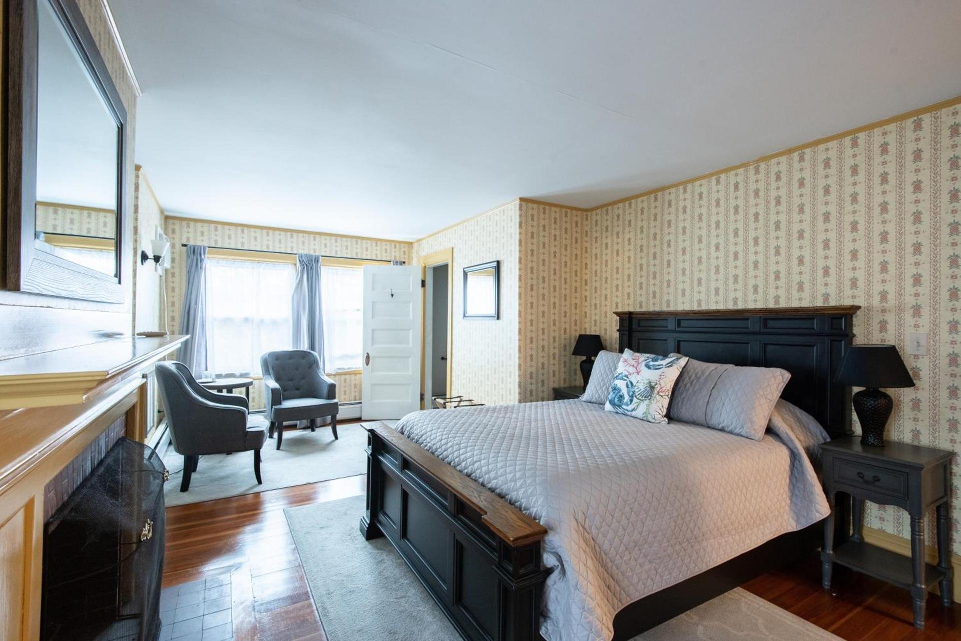 The Harbor Inn photo 24