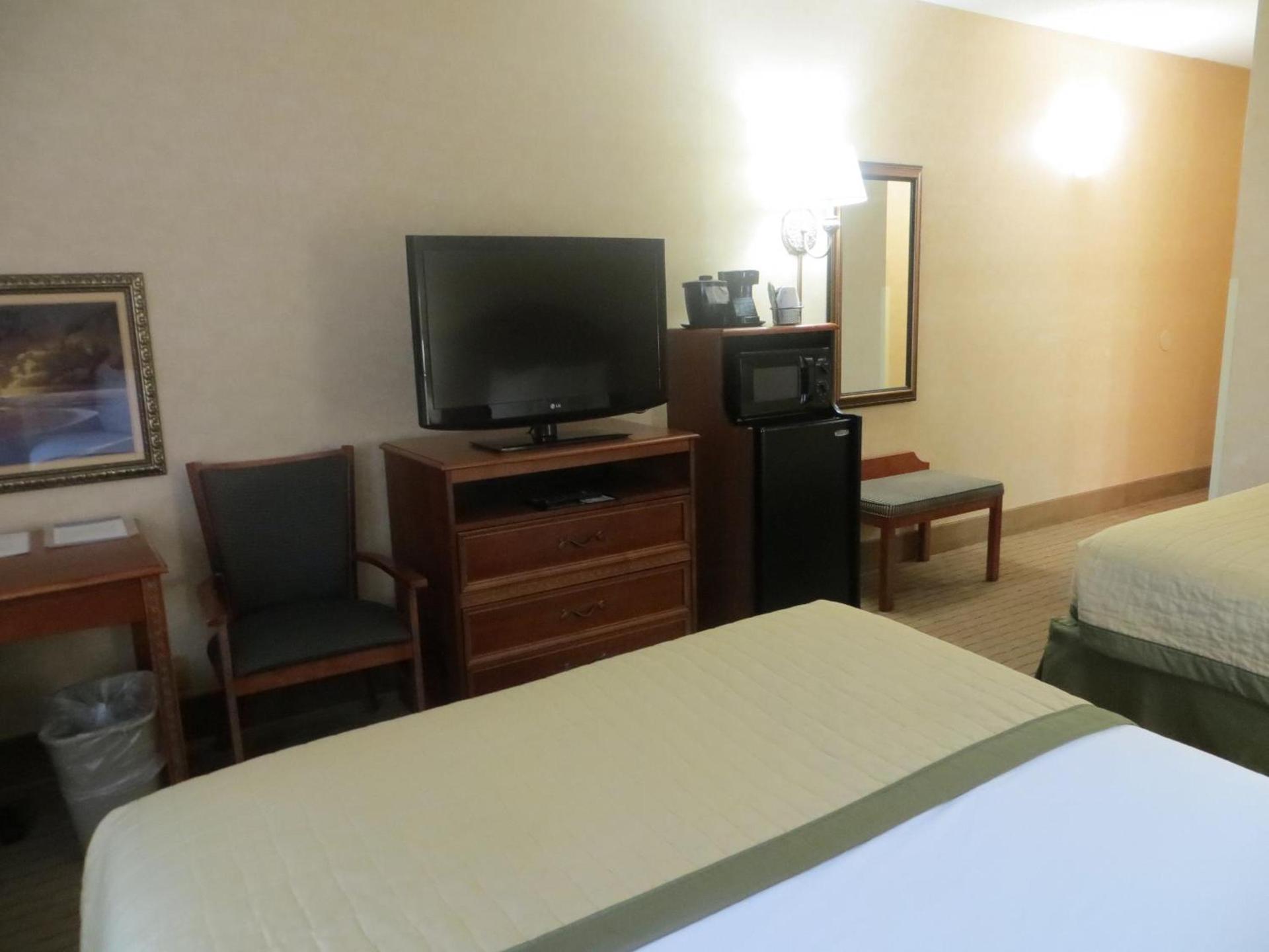 Baymont by Wyndham Indianapolis West photo 37