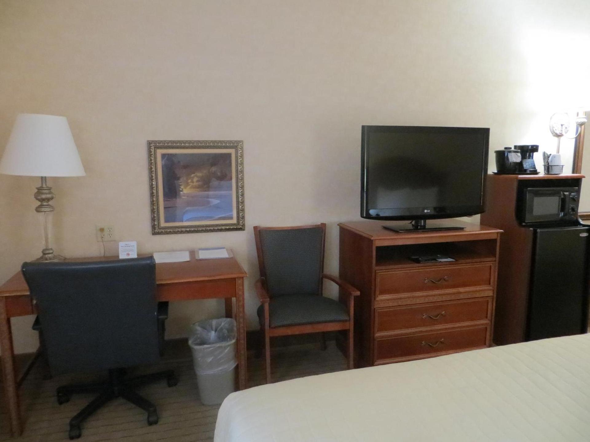 Baymont by Wyndham Indianapolis West photo 41