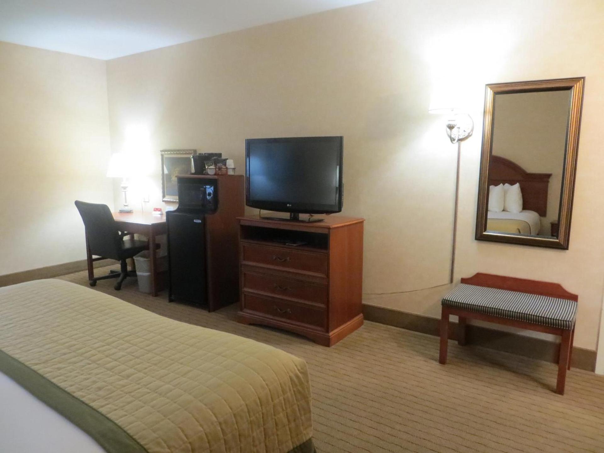 Baymont by Wyndham Indianapolis West photo 38