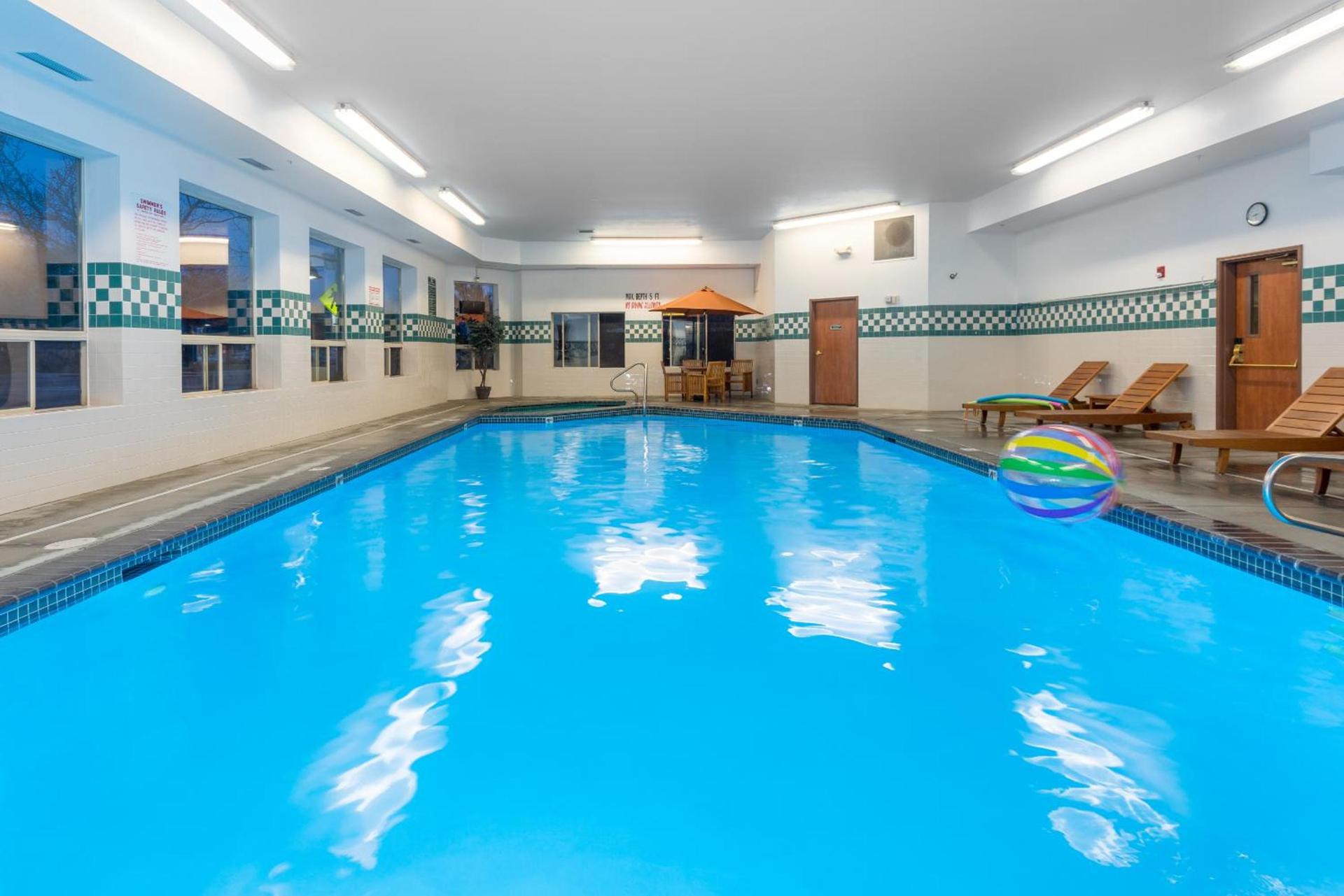 Wood River Inn & Suite photo 17