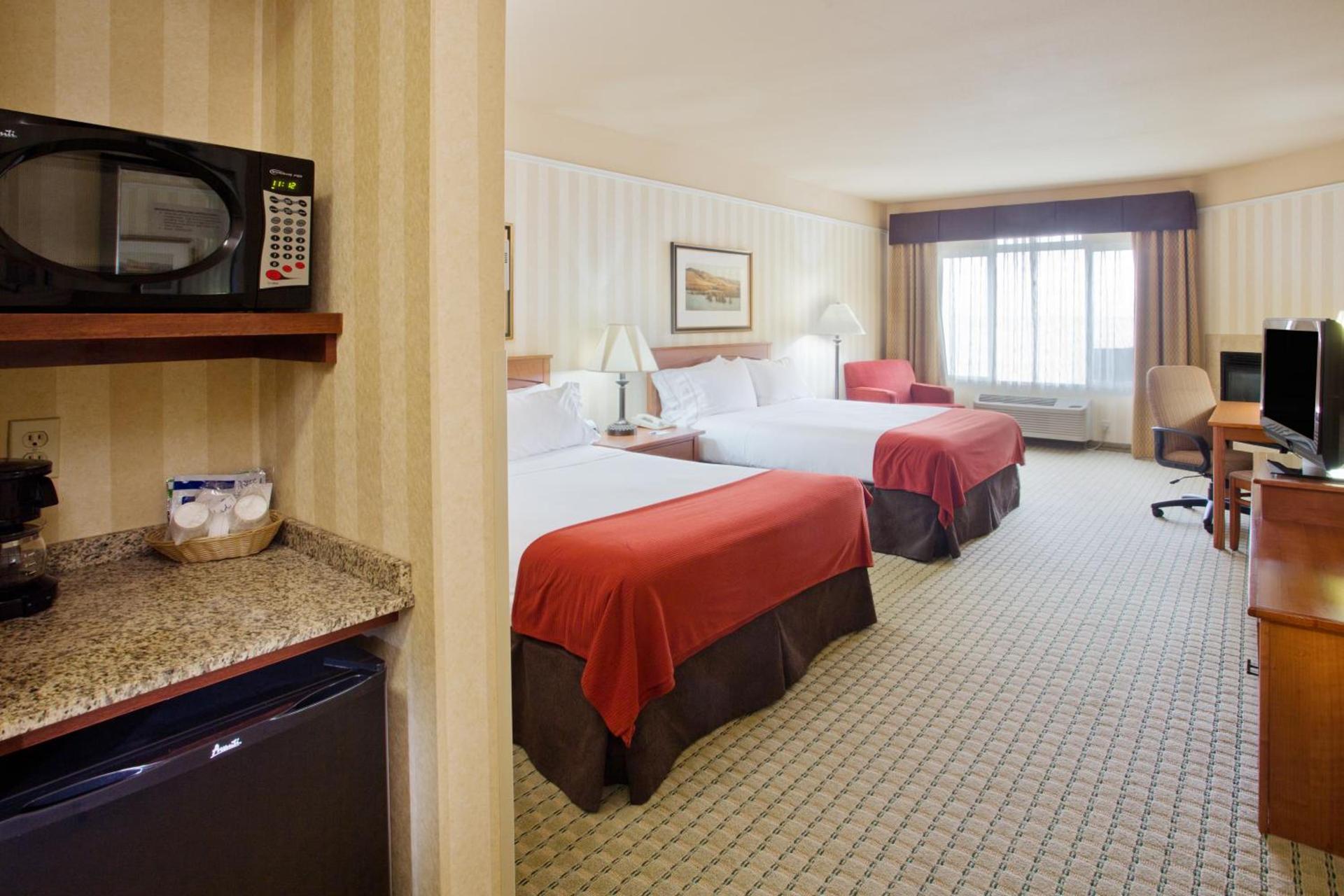 Holiday Inn Express Hotel & Suites Astoria by IHG photo 7