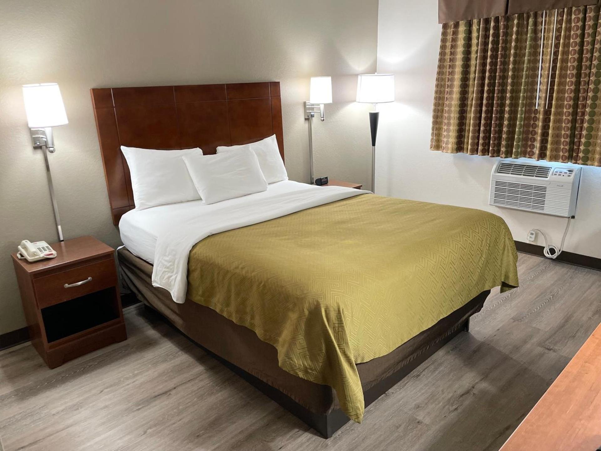 Econo Lodge Cartersville-Emerson Lake Point photo 25