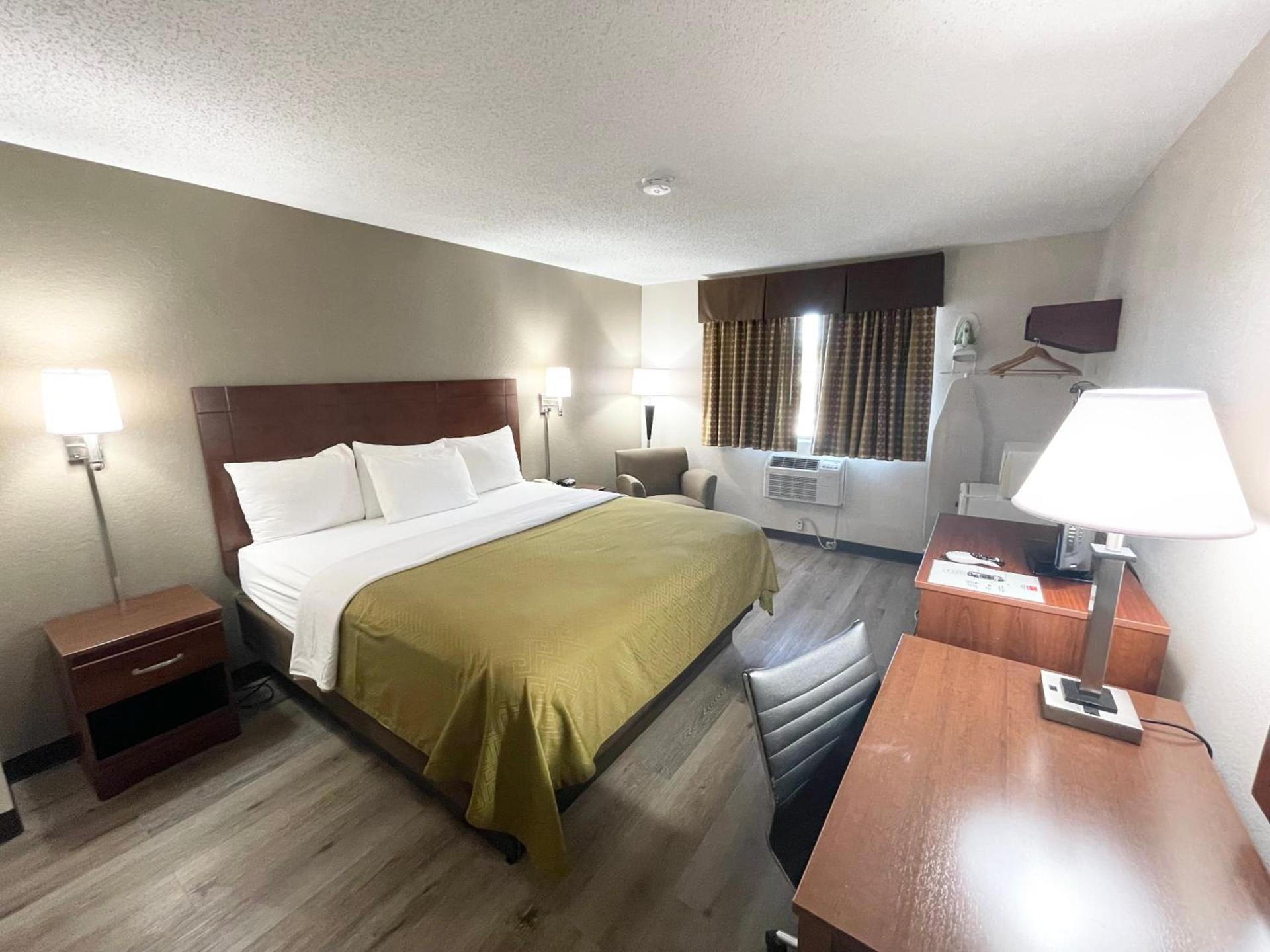 Econo Lodge Cartersville-Emerson Lake Point photo 23