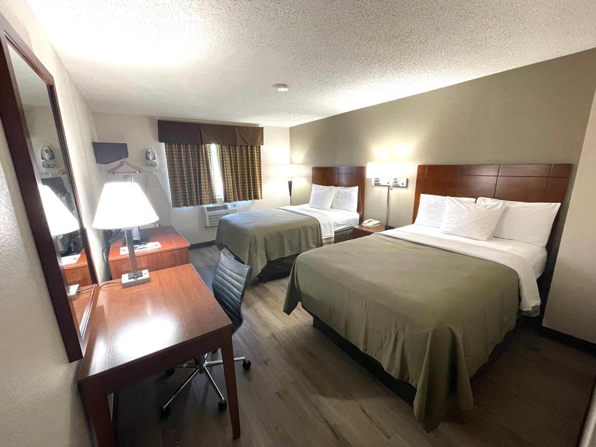 Econo Lodge Cartersville-Emerson Lake Point photo 24