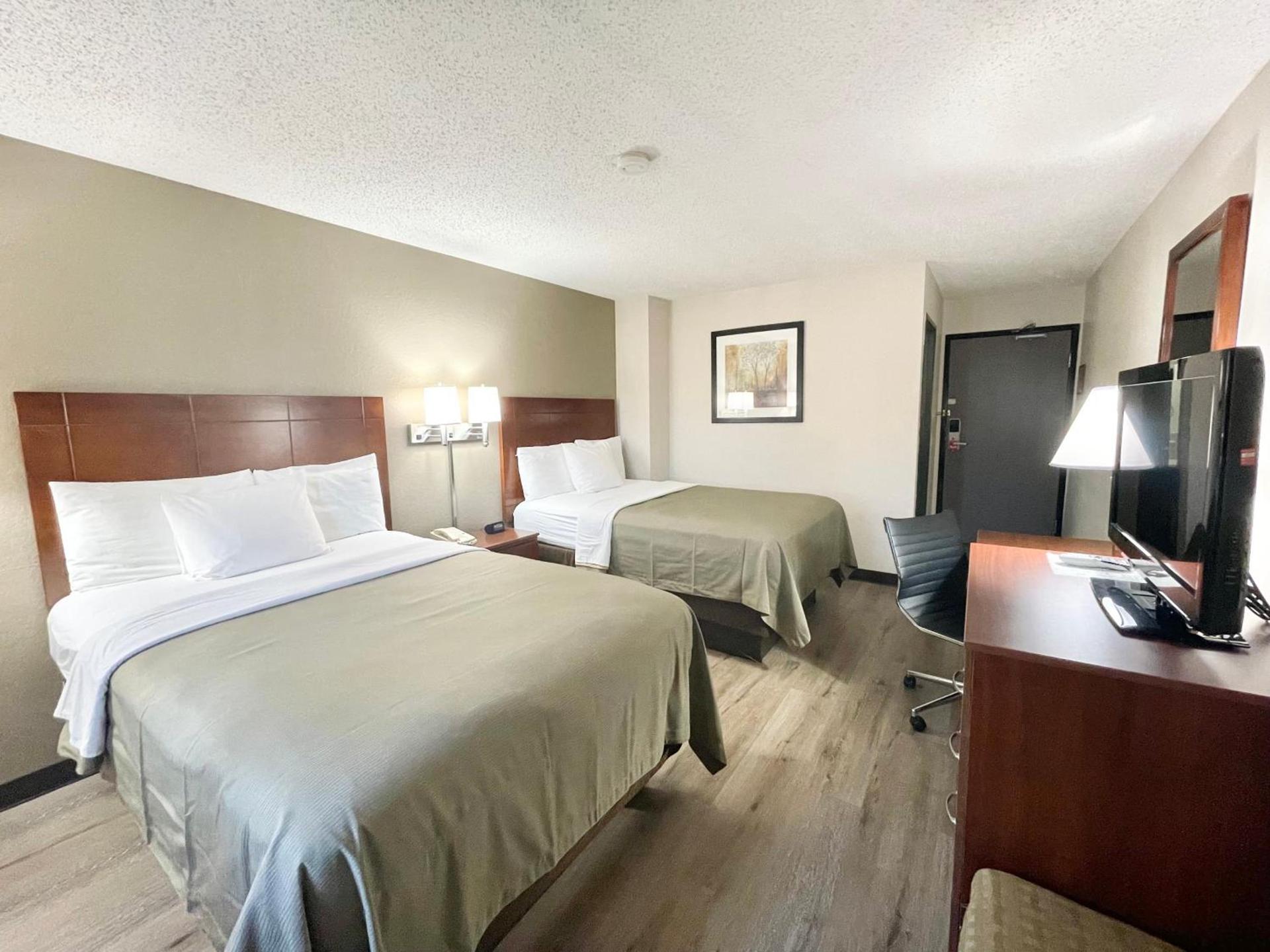 Econo Lodge Cartersville-Emerson Lake Point photo 31