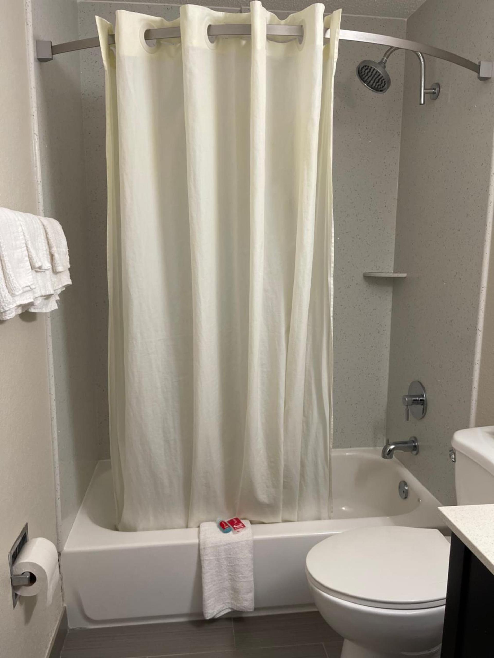 Econo Lodge Cartersville-Emerson Lake Point photo 34