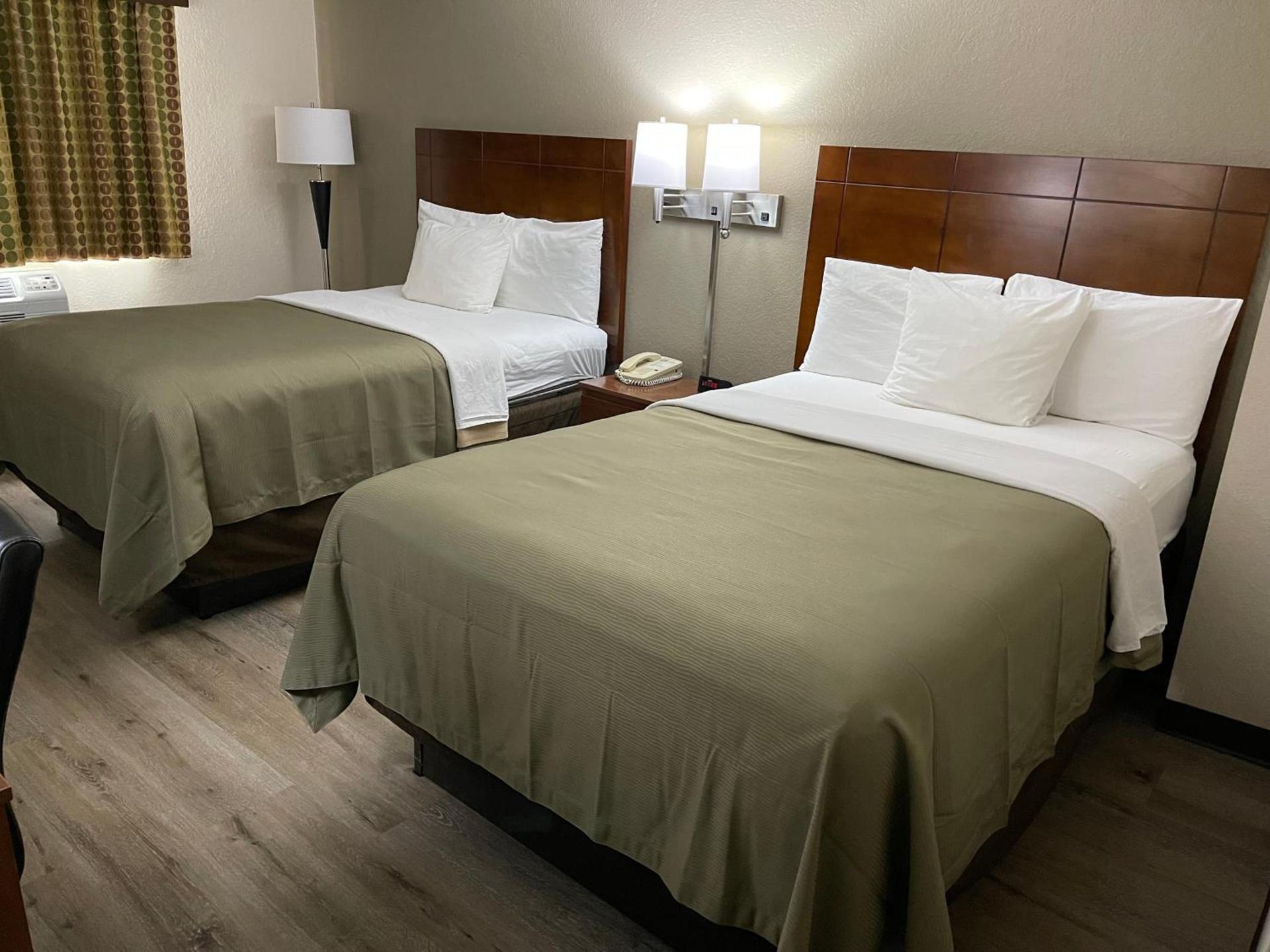 Econo Lodge Cartersville-Emerson Lake Point photo 40