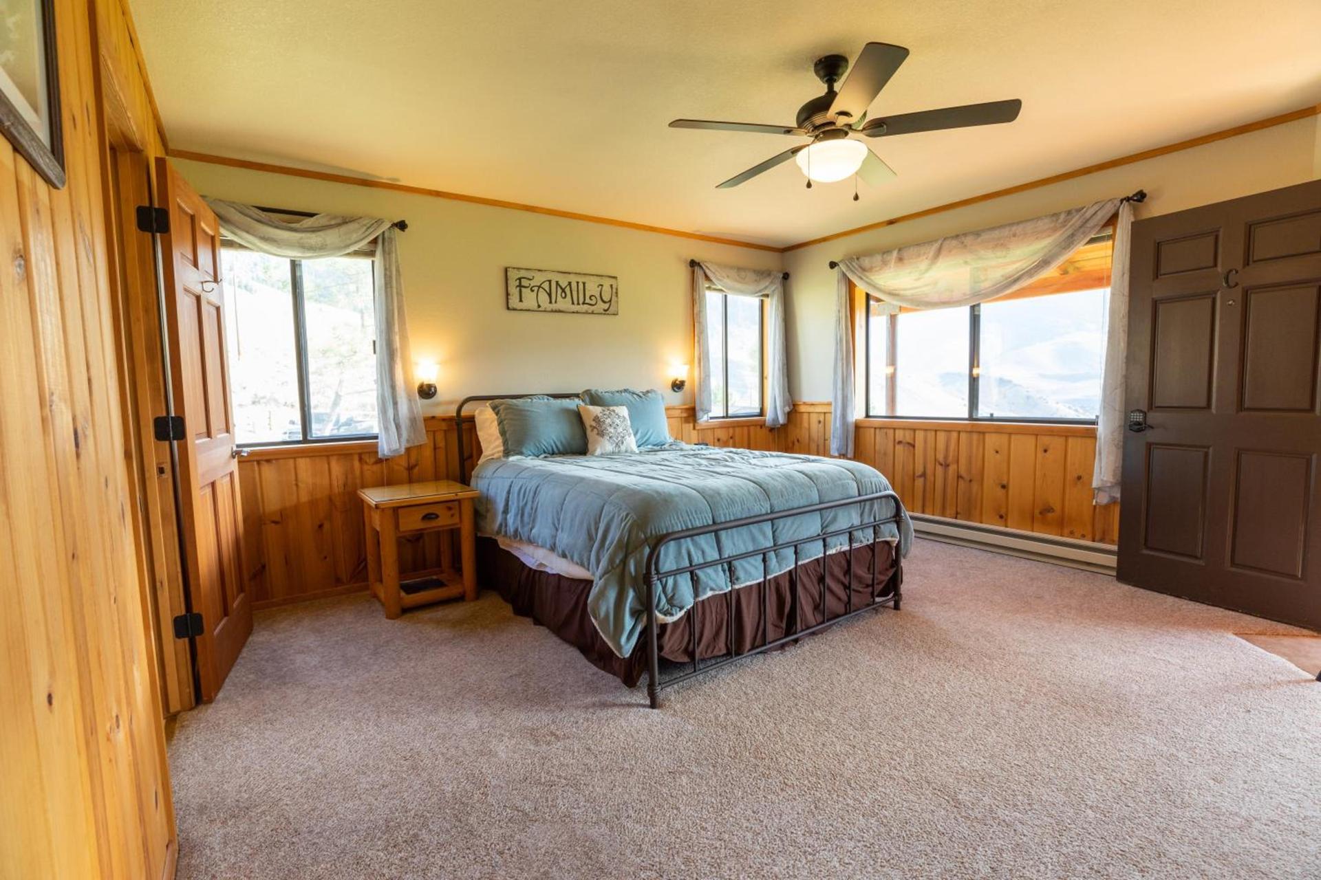 Twin Peaks Guest Ranch photo 43