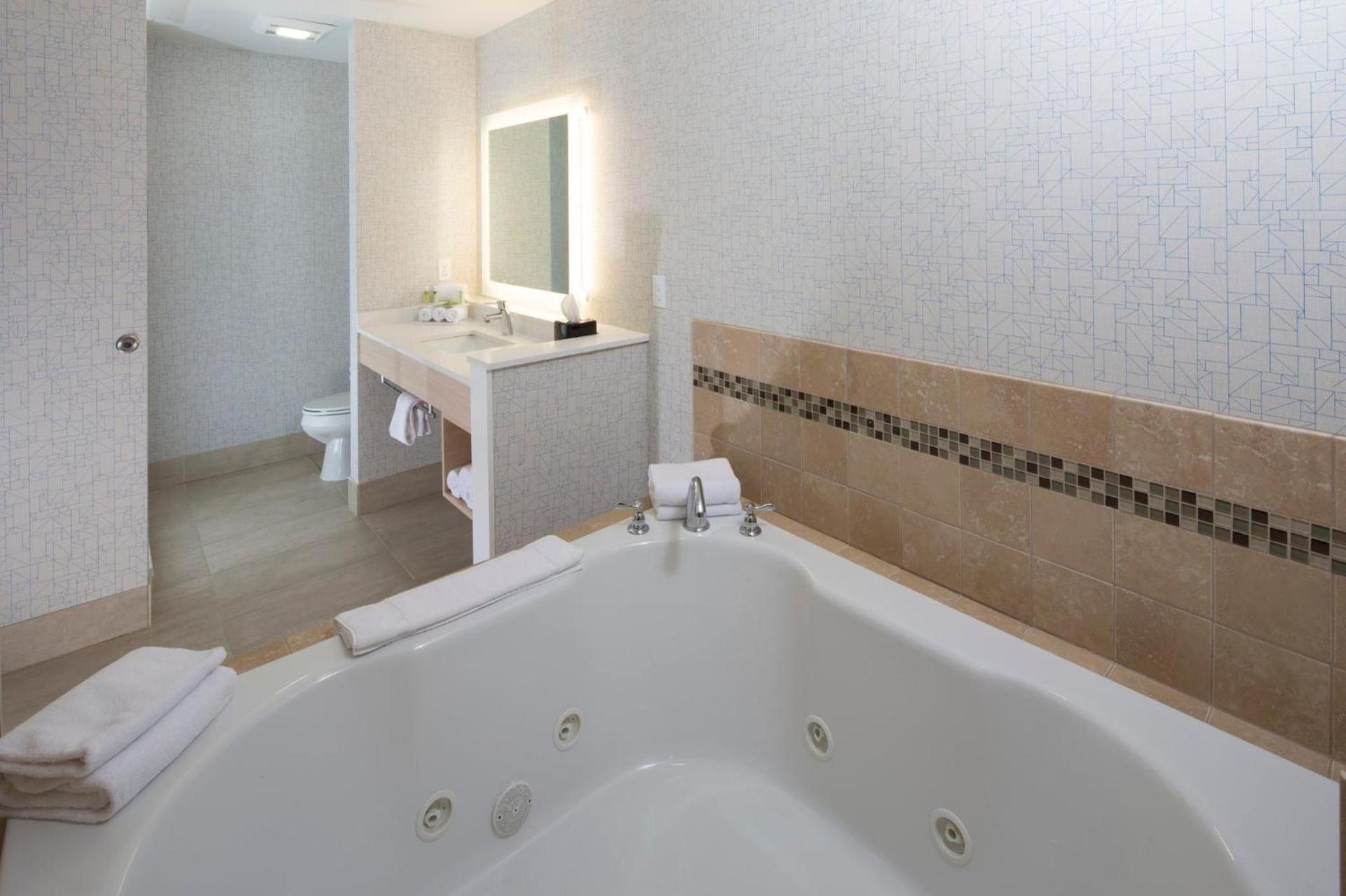Holiday Inn Express & Suites Monroe by IHG photo 26