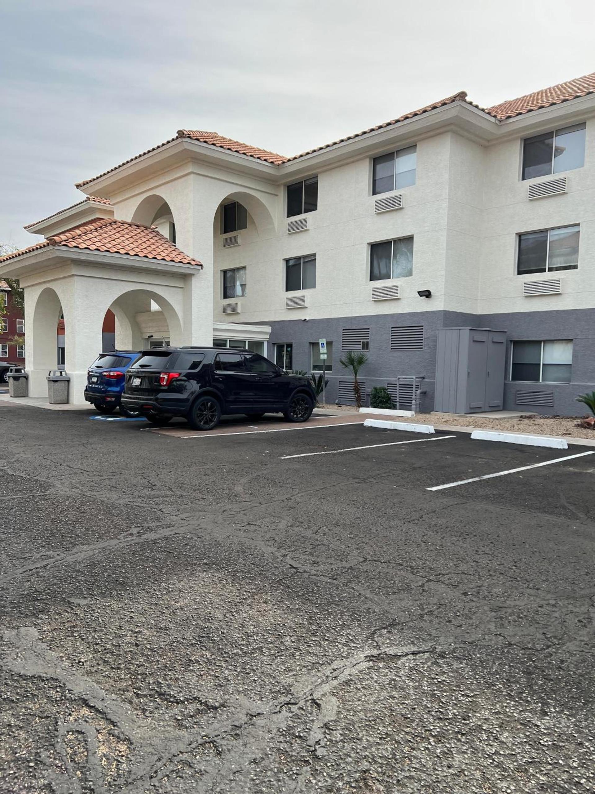 Holiday Inn Express & Suites Phoenix - Mesa West by IHG photo 1