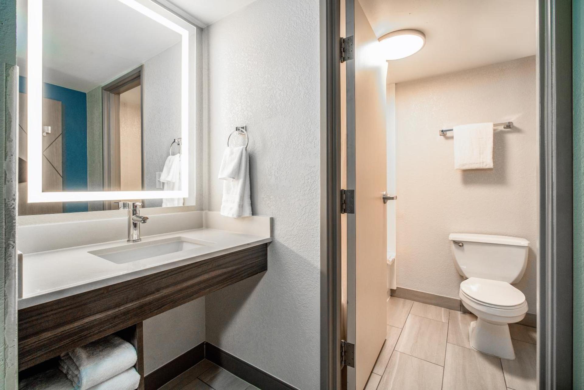 Holiday Inn Express & Suites Phoenix - Mesa West by IHG photo 4