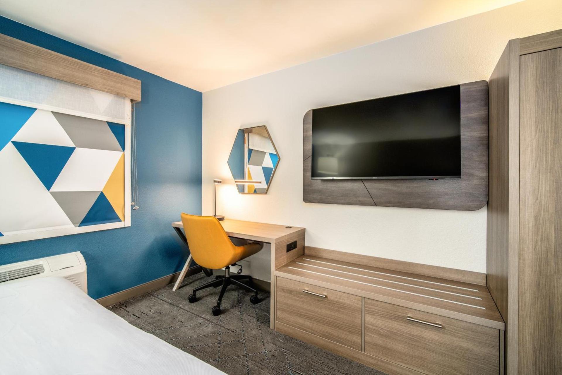Holiday Inn Express & Suites Phoenix - Mesa West by IHG photo 10