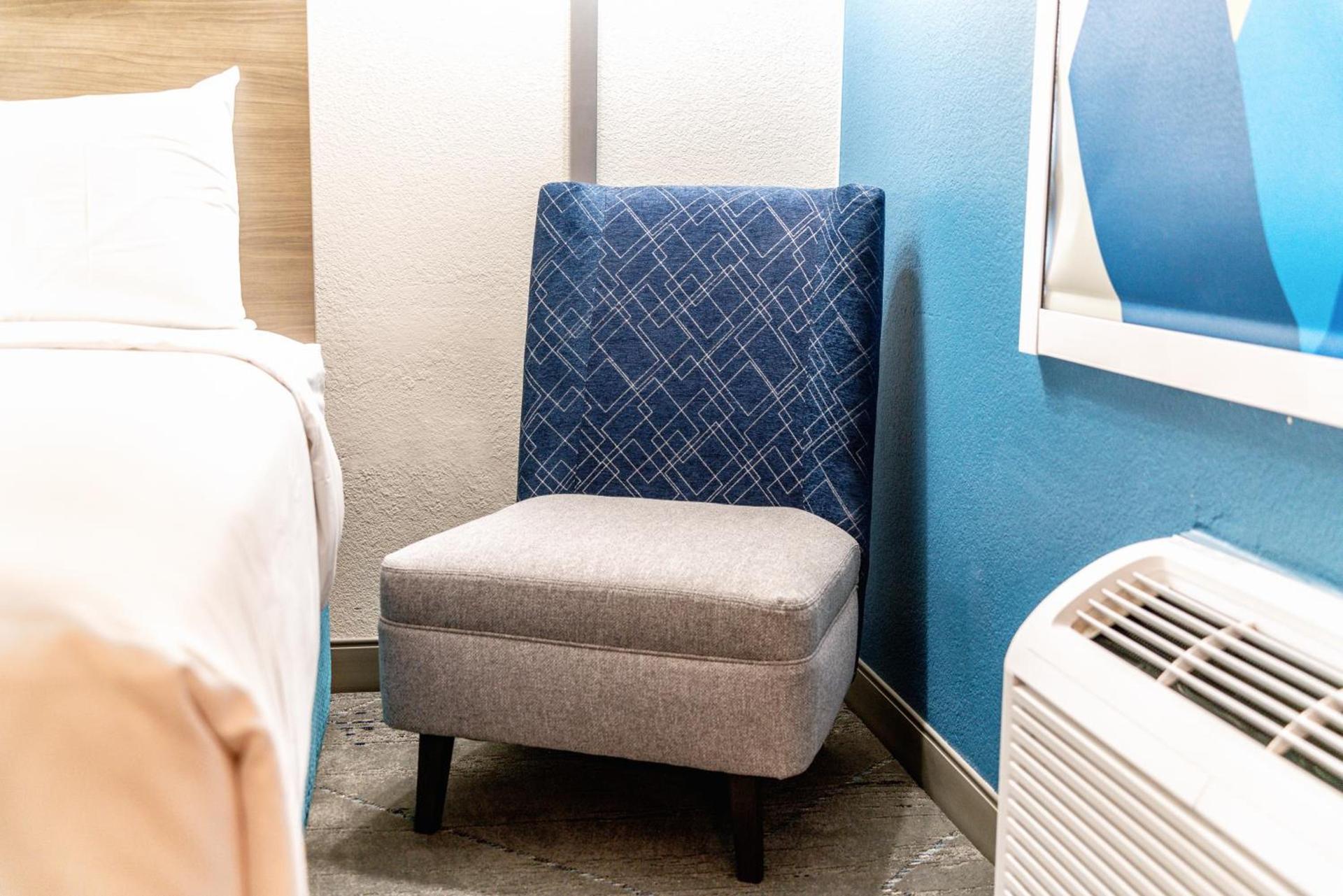 Holiday Inn Express & Suites Phoenix - Mesa West by IHG photo 14
