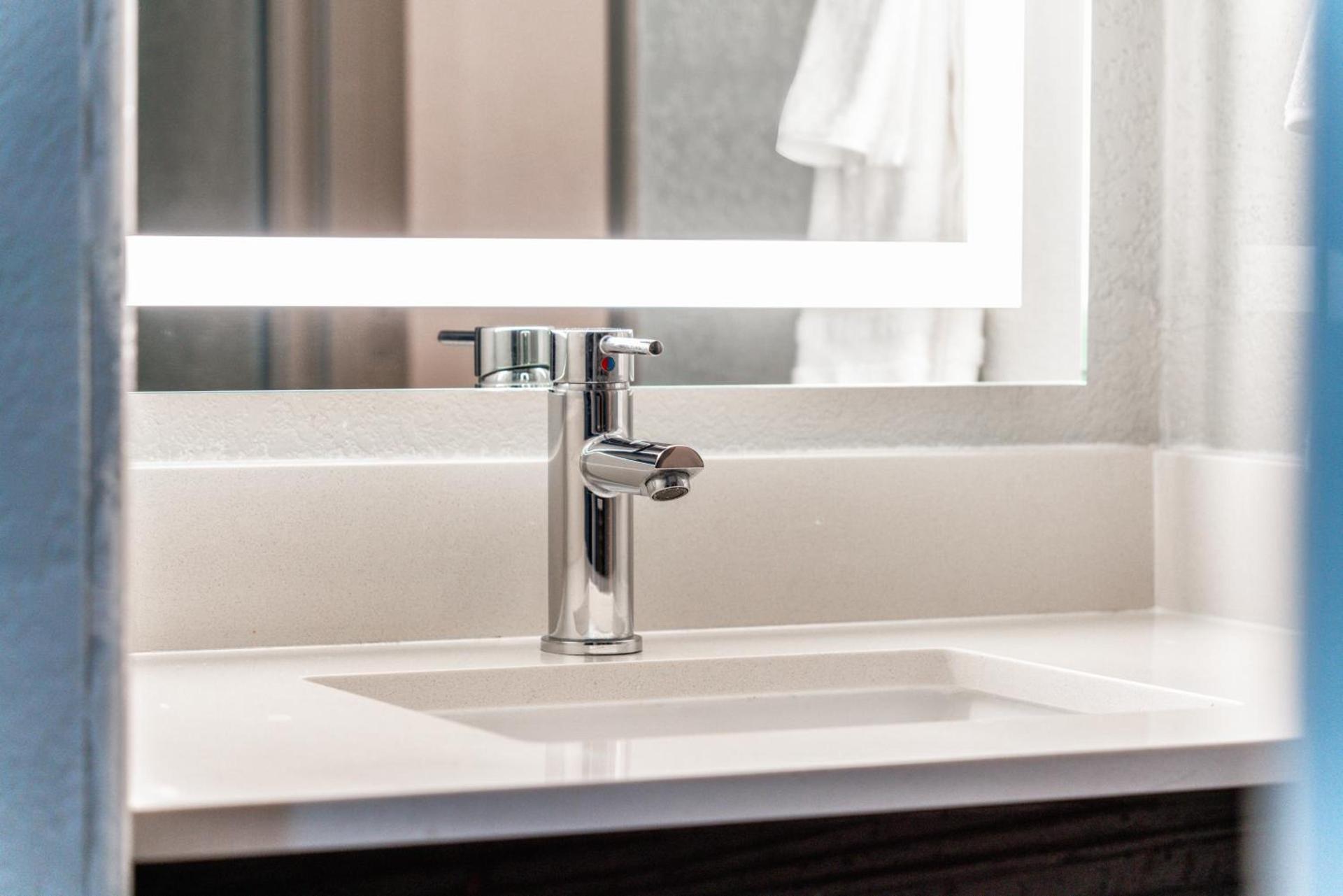 Holiday Inn Express & Suites Phoenix - Mesa West by IHG photo 16