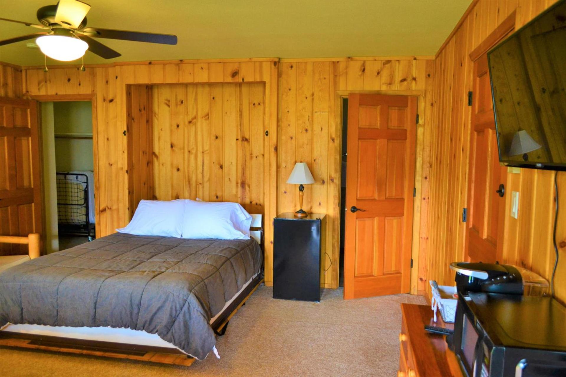 Twin Peaks Guest Ranch photo 2